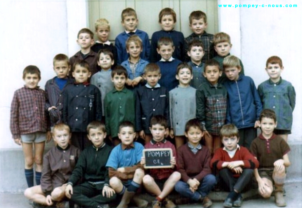 Classe de CE2 garçons de l'école du centre de Pompey en 1967 (Photographie n°110 ; dépôt de Jean-Luc DUBOIS)