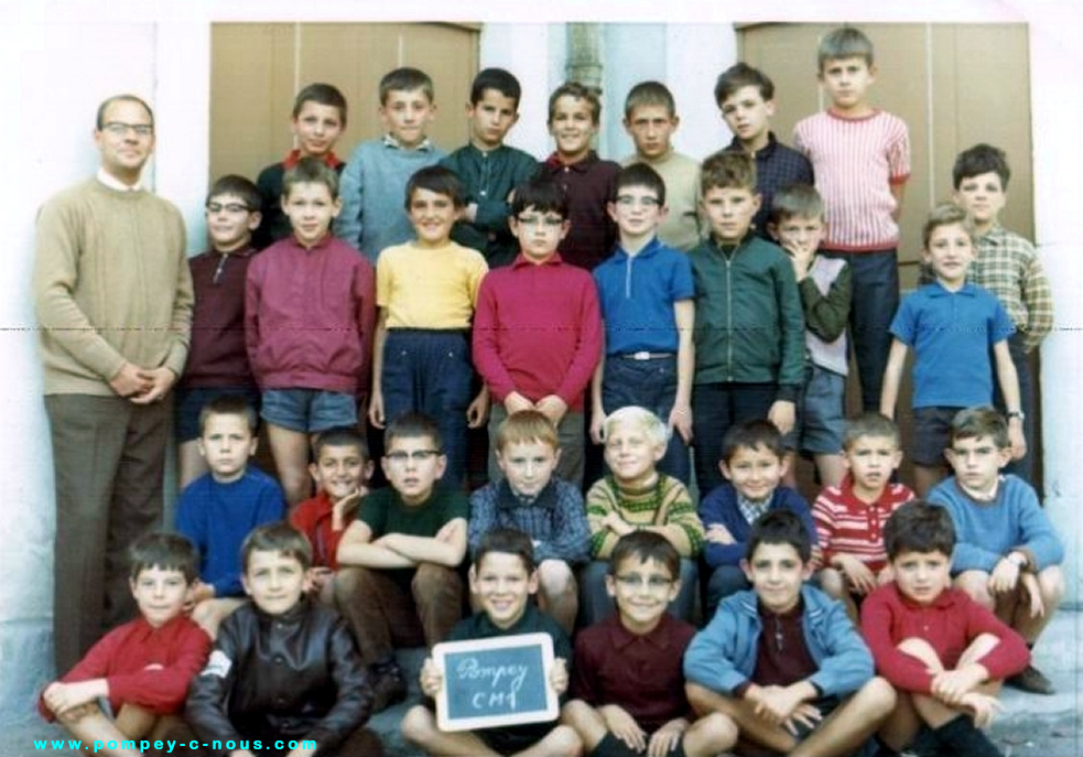 Classe de CM1 garçons de l'école du centre de Pompey en 1968 (Photographie n°108 ; dépôt de Claude ROMBACH)