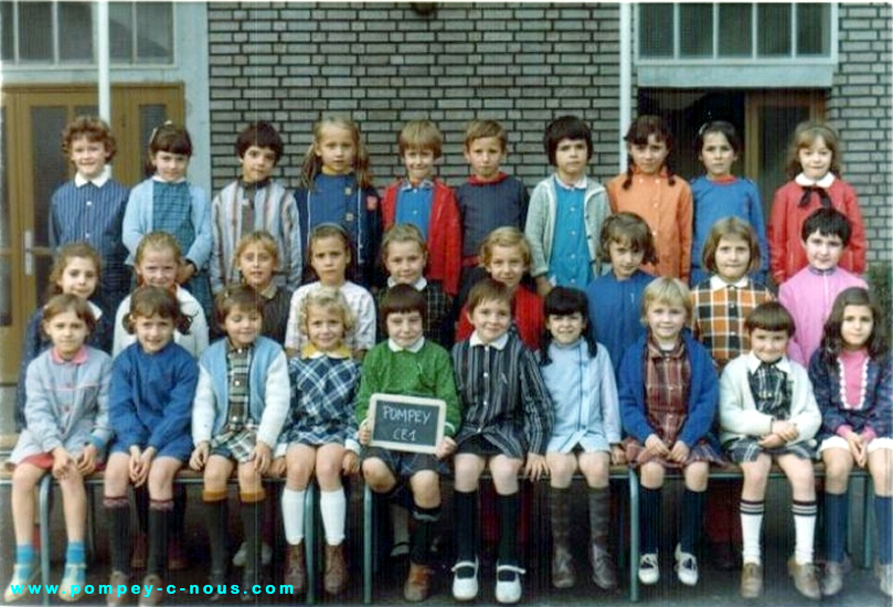 Classe de CE1 de filles de l'école du centre en 1969 (Photographie n°139 ; dépôt de Jean-Luc DUBOIS)