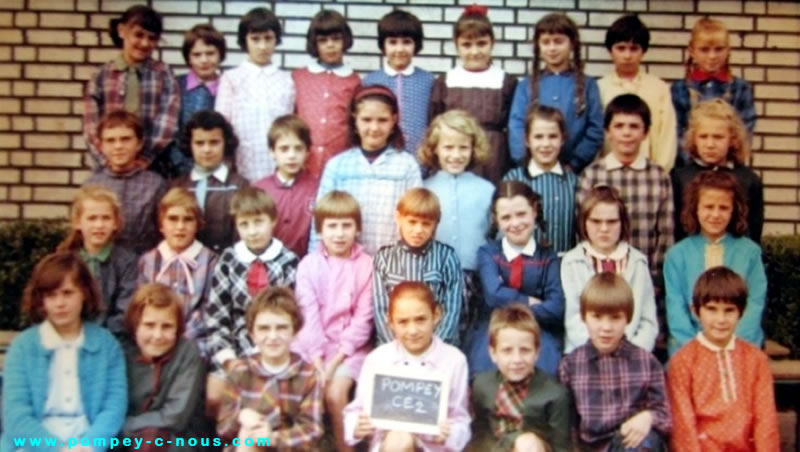Classe de CE2 à l'école du centre de Pompey en 1970 (Photographie n°290)