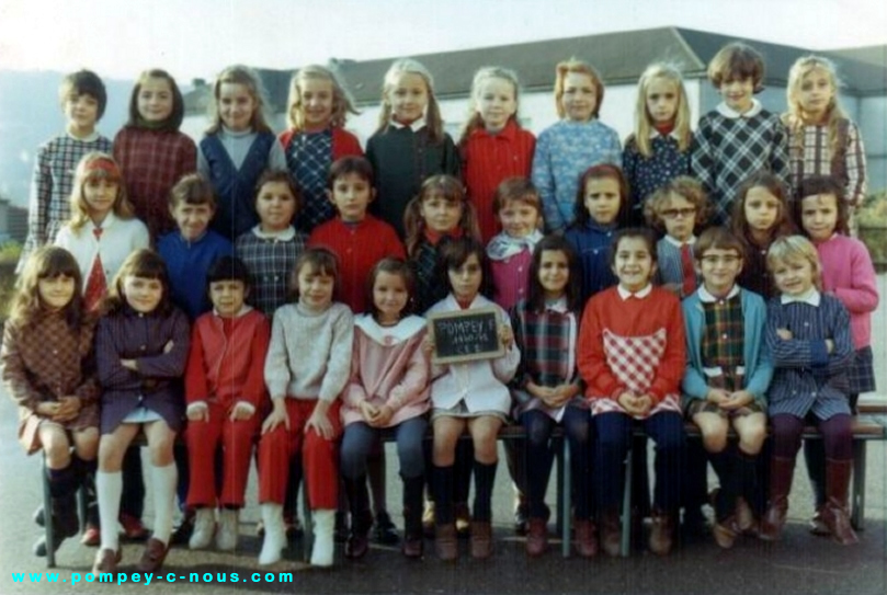 Classe de CE2 à l'école du centre en 1970-1971 (Photographie n°160 ; dépôt de Jean-Luc DUBOIS)