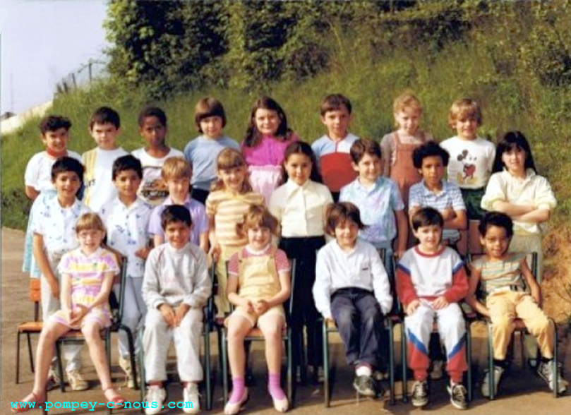 Classe de CE1 de l'école Jeuyeté en 1984 (Photographie n°145 ; dépôt de Audrey MICHEL)