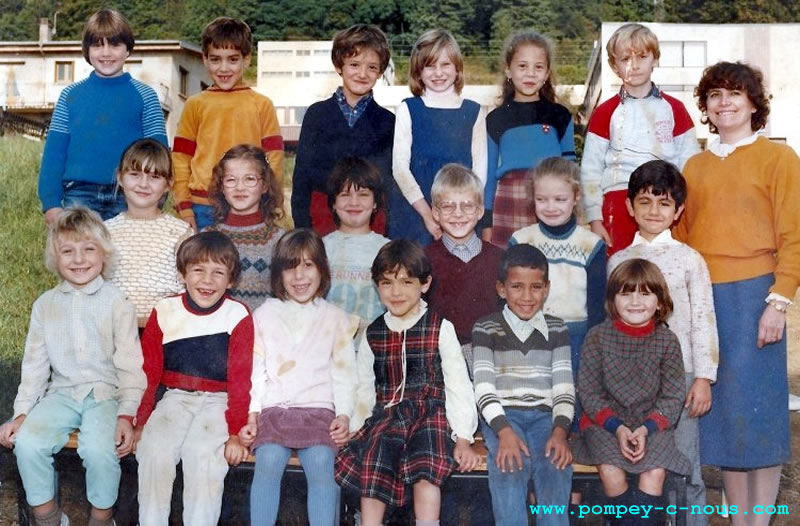 Classe de CE1 à l'école du centre de Pompey en 1985 (Photographie n°303)