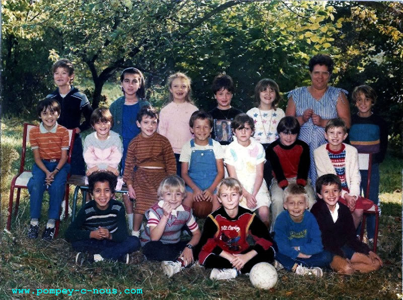Classe de CE2 à l'école du centre de Pompey en 1986 (Photographie n°306)