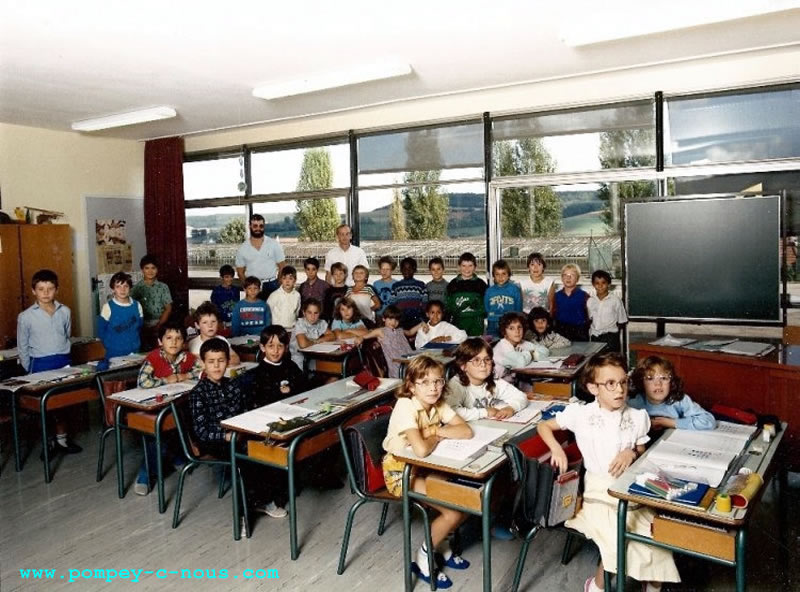 Ecole Jeuyeté, classe de CE2 en 1989 (Photographie n° 254)
