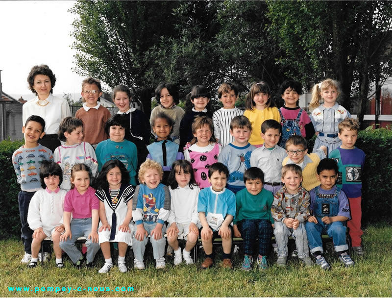 En 1990-1991 école maternelle Gilberte Monne au Jeuyeté 3me année, classe de mademoiselle VIRIOT.