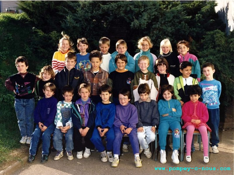 Ecole Jeuyeté, classe de CE2 en 1990 (Photographie n° 256)
