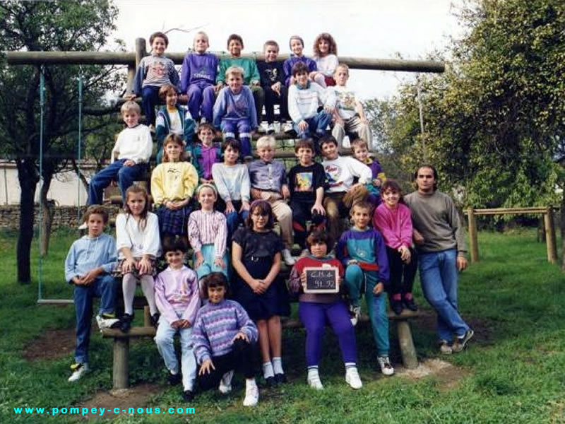 Classe de CM1 à l'école du centre de Pompey en 1992 (Photographie n°325)