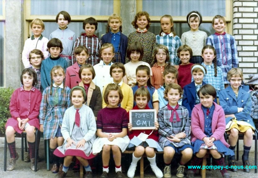 Classe de filles de CM1 à l'école du centre de Pompey en l'année ? (Photographie n°481)
