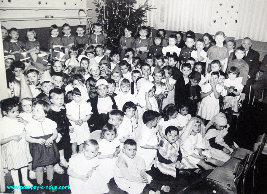 fête de Noël au jardin d'enfants en 1958