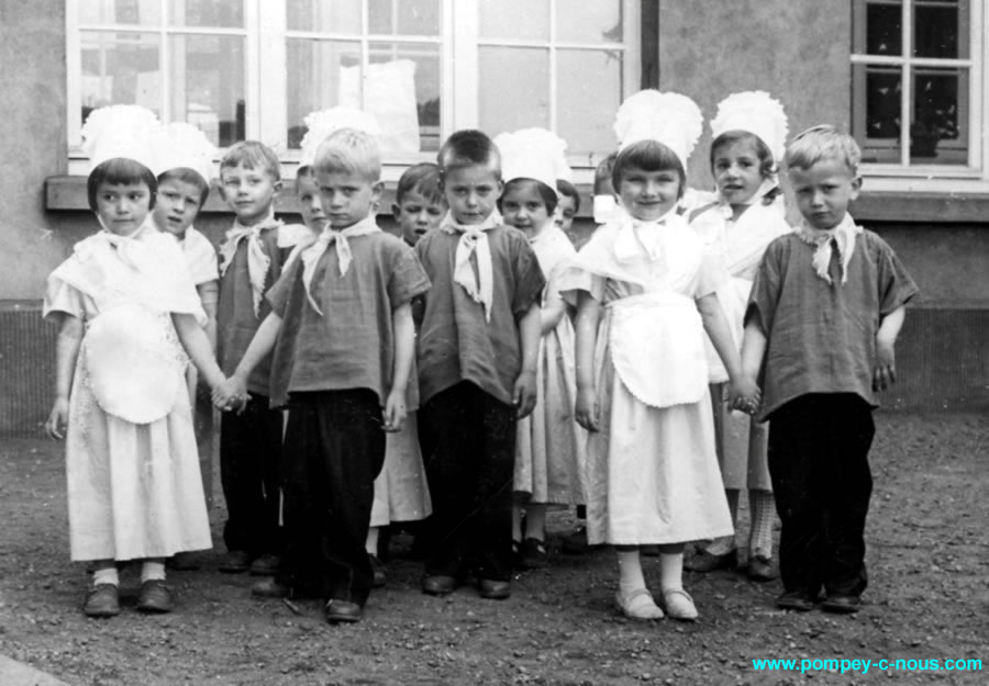 Fête des mères en 1964 au jardin d'enfants de Pompey