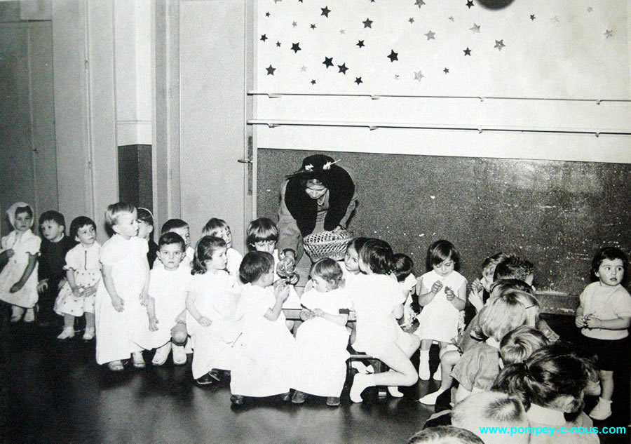 séance récréative au Jardin d'Enfants le 23 décembre 1962