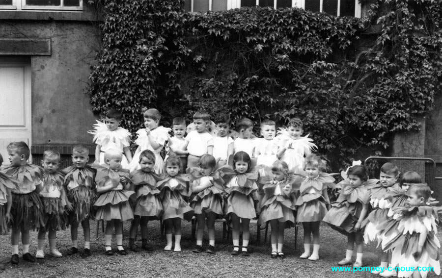 Fête des mères au jardin d'enfant de Pompey en 1963