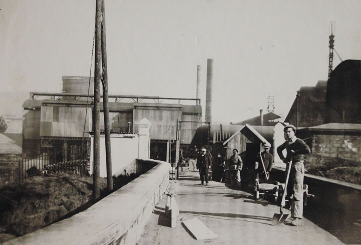 Entrée de l'usine par le pont Saint-Euchaire
