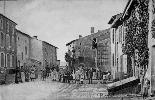 Grande-Rue vers 1900 (photographie noir et blanc : Masson Edit.)