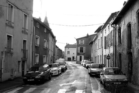 Rue du Chanoine Pérignon (anciennement Grande-Rue) en 2009 (photographie noir et blanc : Jean-Luc Gouret)