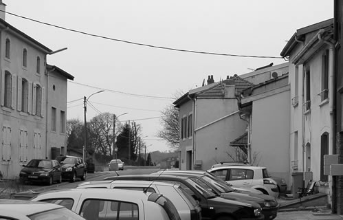 Rue du Chanoine Pérignon (anciennement Grande-Rue) en 2009 (photographie noir et blanc : Jean-Luc Gouret)