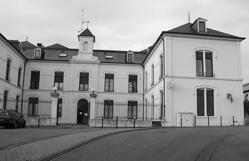 Hôpital de Lasalle en 2009 (photographie noir et blanc : Jean-Luc Gouret)