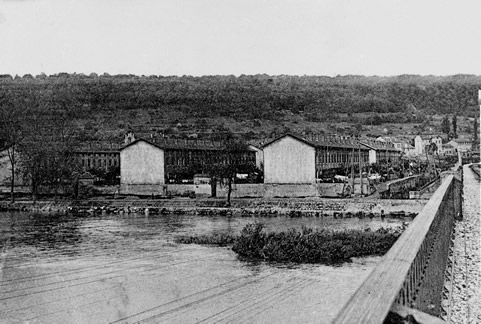 Les cités Saint-Euchaire vers 1900 (photographie noir et blanc : Pétermann, édit.,Pompey)